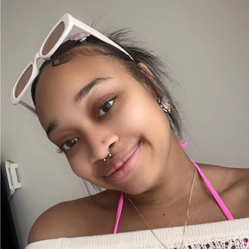 Meet your Posher, Naimah Carrington - Picture 3 of 3